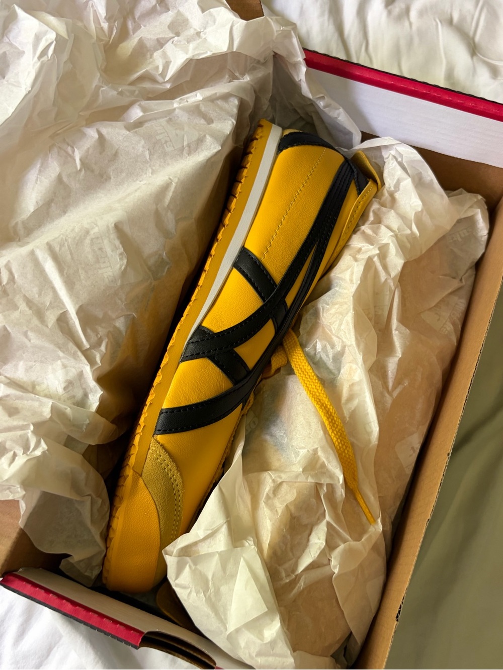 Onitsuka Tiger by Asics Mexico 66 womens Yellow & Black Sneakers - Picture 2 of 6
